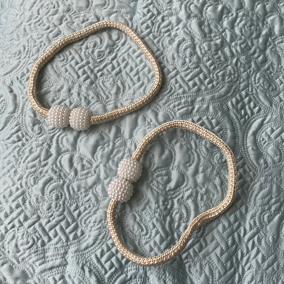 2 curtain holders - Picture 3 of 4